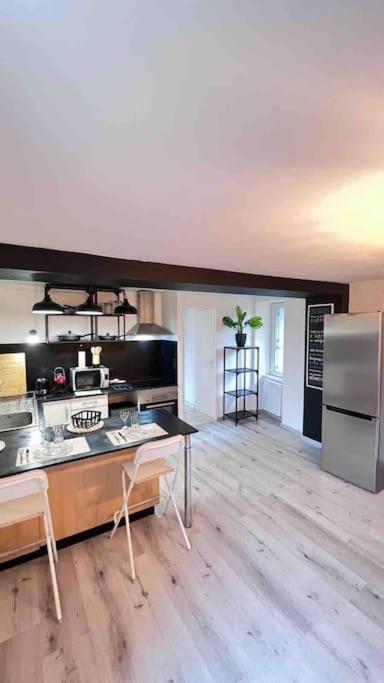 Logement Moderne Au Coeur Du Village Saint-Georges-de-Luzencon Ngoại thất bức ảnh