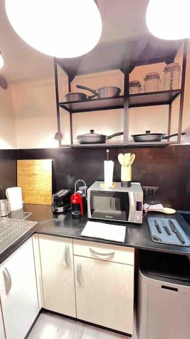 Logement Moderne Au Coeur Du Village Saint-Georges-de-Luzencon Ngoại thất bức ảnh