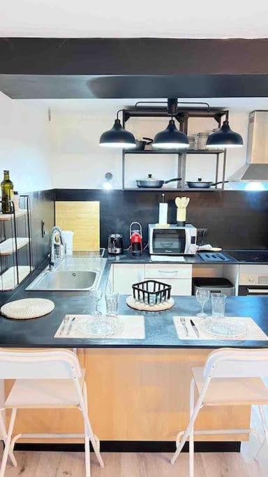 Logement Moderne Au Coeur Du Village Saint-Georges-de-Luzencon Ngoại thất bức ảnh
