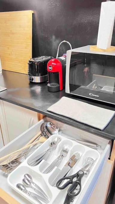 Logement Moderne Au Coeur Du Village Saint-Georges-de-Luzencon Ngoại thất bức ảnh