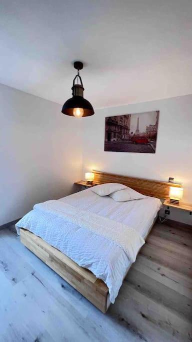 Logement Moderne Au Coeur Du Village Saint-Georges-de-Luzencon Ngoại thất bức ảnh