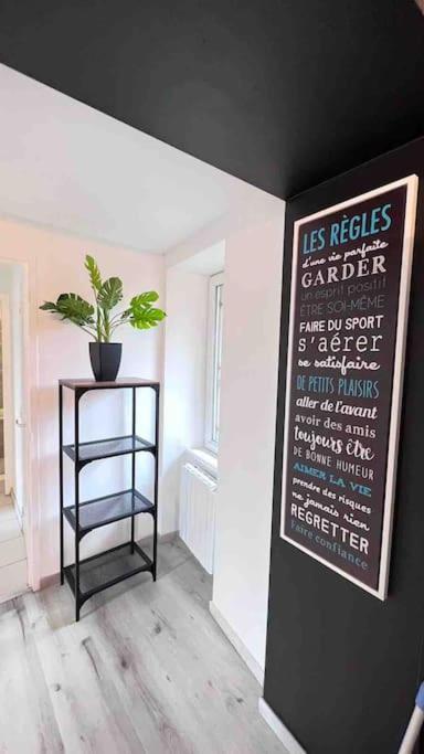 Logement Moderne Au Coeur Du Village Saint-Georges-de-Luzencon Ngoại thất bức ảnh